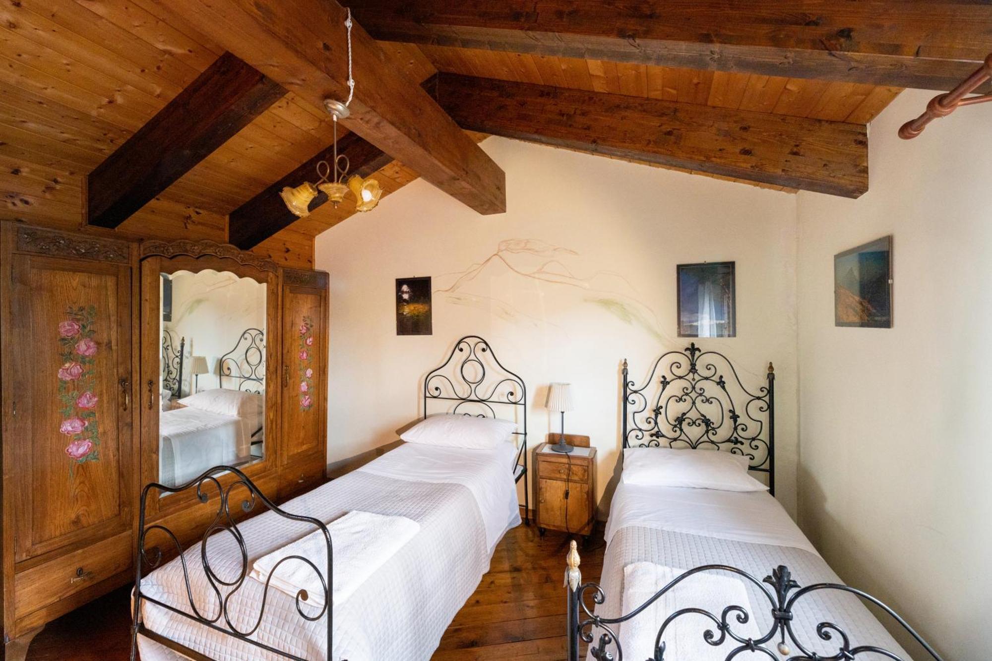 Palazzo Previtera Hotel Linguaglossa Szoba fotó